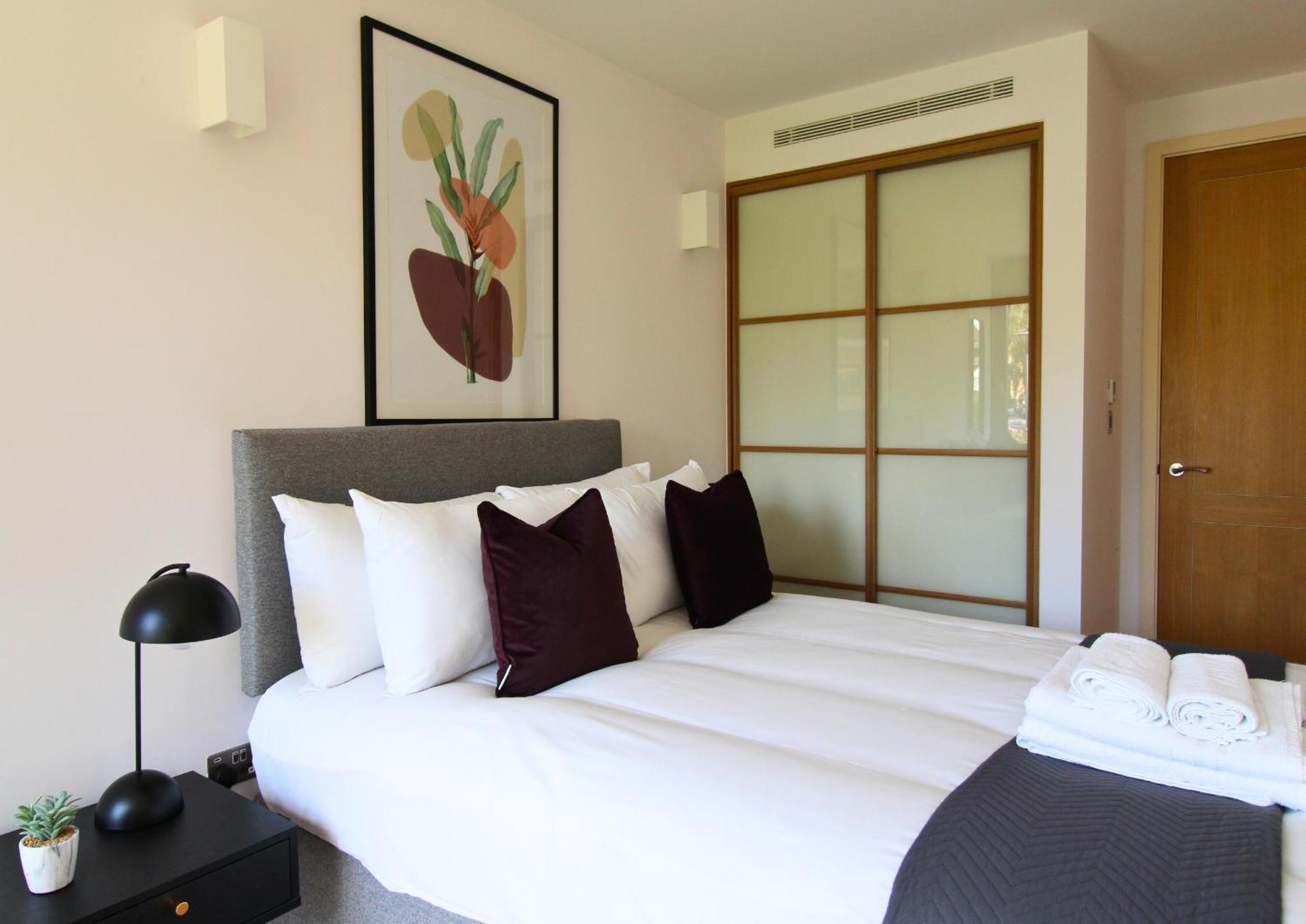 Kew Bridge By Viridian Apartments Luaran gambar