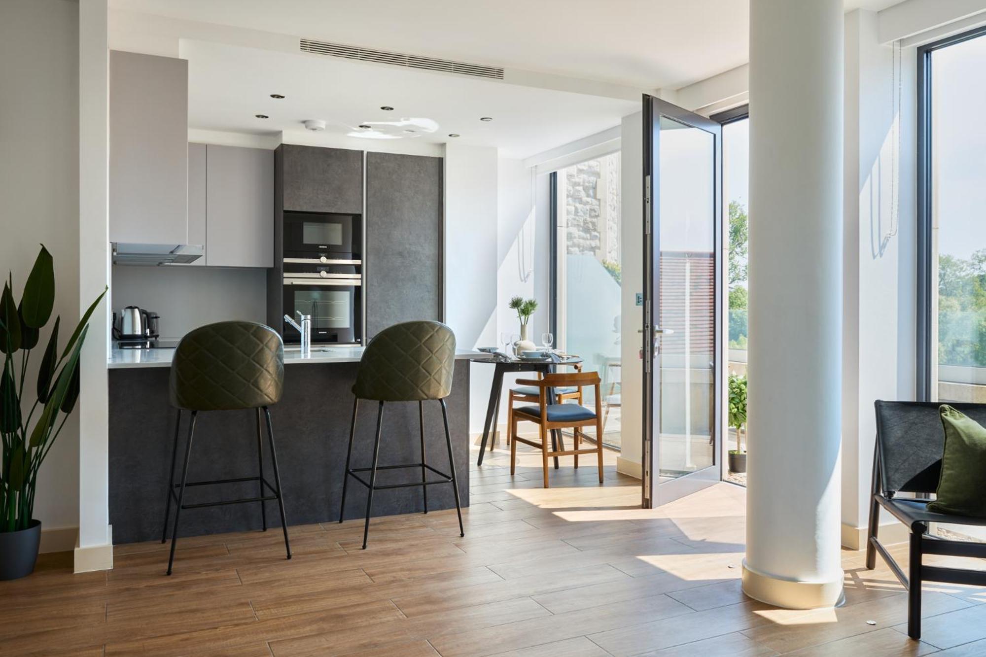 Kew Bridge By Viridian Apartments Luaran gambar